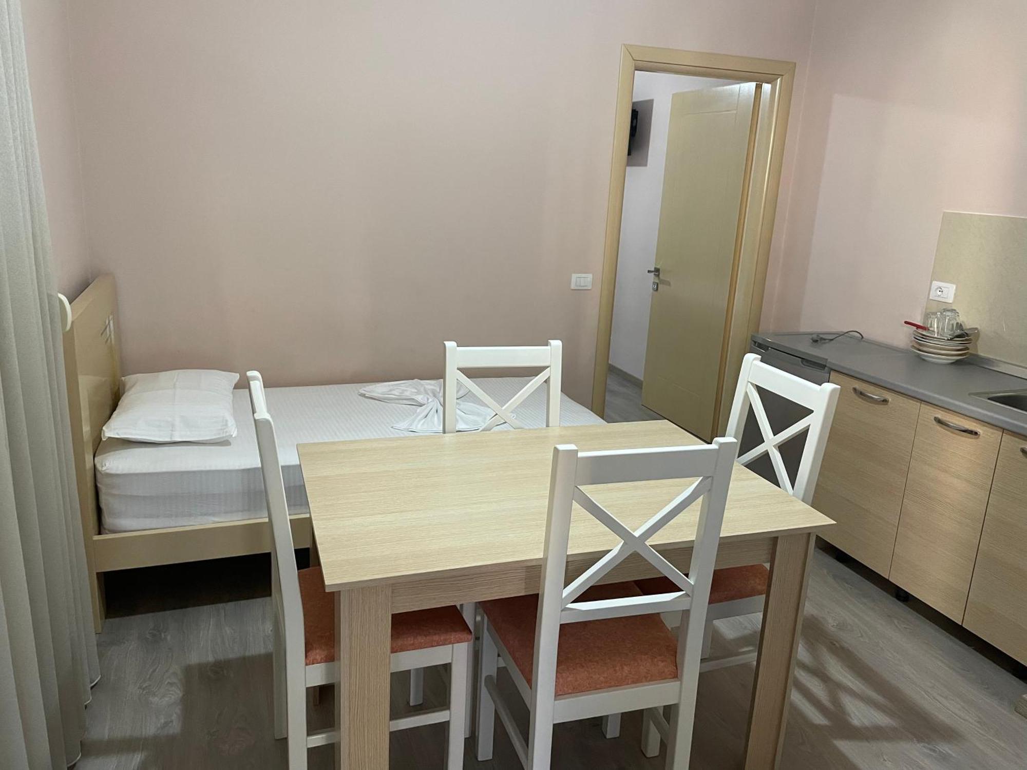 Rent Rooms Kapri Pogradec Exterior photo